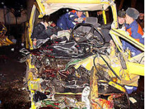 Трехтонный прицеп с игрушками, оторвавшийся от грузовика, раздавил в винницкой области микроавтобус с верующими, в результате чего погибли десять человек