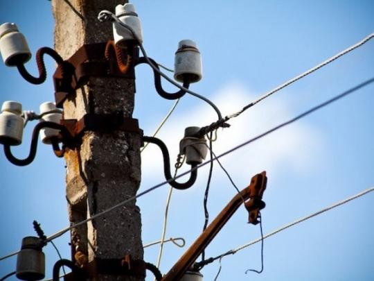Из-за непогоды в Украине 60 населенных пунктов остаются без электричества 