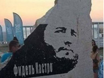 В Крыму установили памятник Фиделю Кастро вопреки завещанию команданте