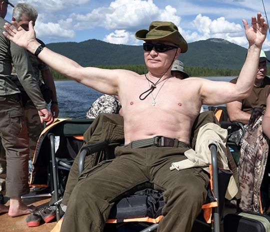 Путин с голым пузом