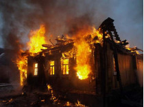 В Одесской области на территории садового общества сгорели шесть построек