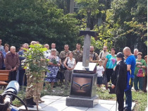 В Киеве открыли памятник бойцам АТО с вонзенным в карту России мечом
