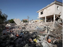 Разрушенный взрывом дом в Альканаре