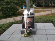 В Киеве осквернили памятник с вонзенным в карту России мечом