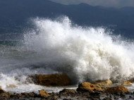 На Херсонщине спасатели в шторм искали людей, которых якобы «унесло в море» 