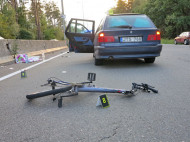 В Киеве автомобиль с литовской регистрацией насмерть сбил велосипедиста (фото)