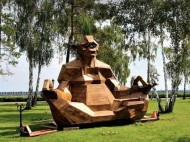 В «Межигорье» появился «памятник медитирующему Януковичу»