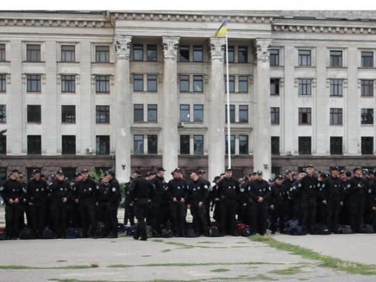 Полиция Одессы вводит проверки граждан, осмотр личных вещей и транспорта