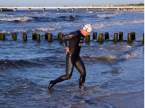 26-летний поляк стал первым человеком, переплывшим Балтийское море (фото, видео)