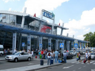 Туроператор «забыл» оплатить перелет: сотни туристов застряли в аэропорту в Жулянах