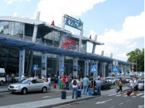 Туроператор «забыл» оплатить перелет, сотни туристов застряли в аэропорту в Жулянах