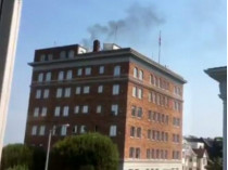 Дым на генконсульством РФ в Сан-Франциско