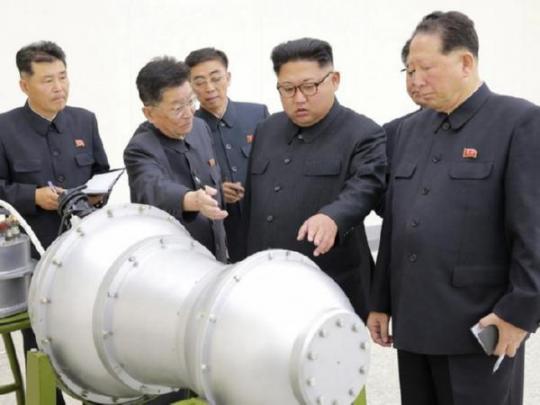 Ким Чен Ын инспектирует водородную бомбу