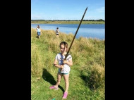 Британская школьница нашла в озере меч, который мог принадлежать королю Артуру