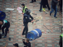 Полиция не дала поджечь шины под Верховной Радой (видео)