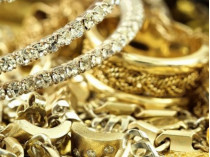 На Харьковщине воры вынесли три килограмма золота из ювелирного, проломив полуметровую стену