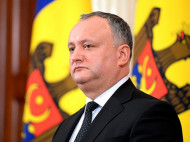 Додон потребовал уволить главу Минобороны Молдовы из-за отправки военных в Украину