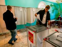 Избиратели голосуют