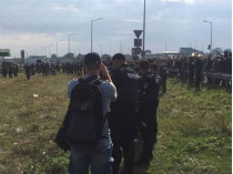 В пункте пропуска «Краковец» задержаны 100 человек в камуфляже