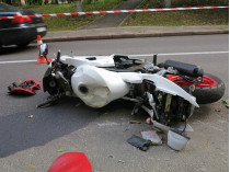 В Киеве в Голосеевском парке насмерть разбился мотоциклист (фото)