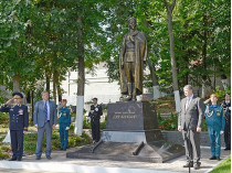 монумент Дзержинскому