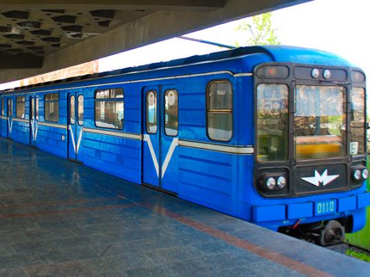 С сегодняшнего дня в столичной подземке курсирует арт-поезд «Энеида» (фото)