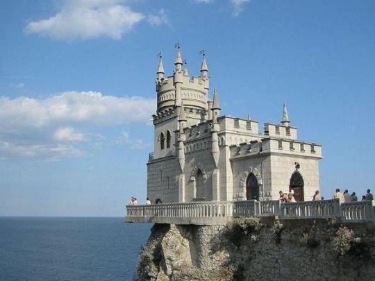 ЮНЕСКО возмутилась, что в оккупированном Крыму решили бурить скалу под «Ласточкиным гнездом»
