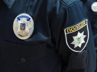 В Киеве патрульные остановили Mercedes, перевозивший ворованные крышки от канализационных люков (фото)