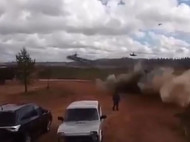 Военные учения «Запад-2017»: российский боевой вертолет выпустил ракеты в зрителей (видео)