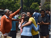 Жители Мехико выбежали на улицы