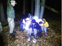 На Закарпатье пограничники задержали большую группу нелегалов (фото) 