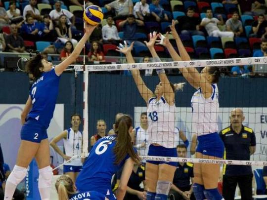 Украина минимально уступила России в стартовом матче чемпионата Европы по волейболу