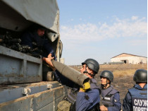 Пожар на складах боеприпасов в Донецкой области могли спровоцировать фермеры (фото)