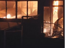 Пожар на крупном фармзаводе в Киевской области локализован (видео)