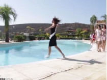 Участница конкурса «Мисс Испания» во время дефиле свалилась в бассейн (фото, видео)