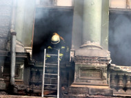 В Одессе ликвидирован пожар в доме Руссова (фото)