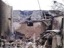 Из-за вражеских обстрелов на Донетчине сгорел дом мирного жителя (фото, видео)