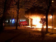 Во Львове полностью выгорело отделение российского «Сбербанка» (видео)