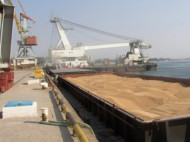 В Одесском порту налоговики изъяли более 42 тысяч тонн пшеницы и кукурузы почти на 215 миллионов гривен