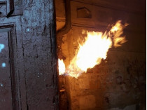 В центре Одессы горела газовая труба старинного дома, жители считают ЧП не случайным (фото)
