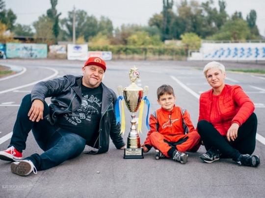 7-летний сын Егора Крутоголова стал чемпионом Кубка Украины по картингу (фото)