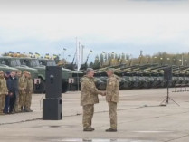По случаю Дня защитника Украины военнослужащие получат премии до 3 тыс. гривен
