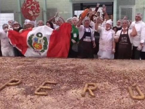 В Перу представлена самая большая в мире шоколадка с орехами (фото)
