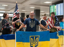 Украинские военные в аэропорту