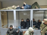Полиция разблокирует зал заседаний Святошинского районного суда, активистов задерживают (видео)