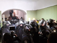 Полиция задержала 30 активистов, блокировавших Святошинский районный суд