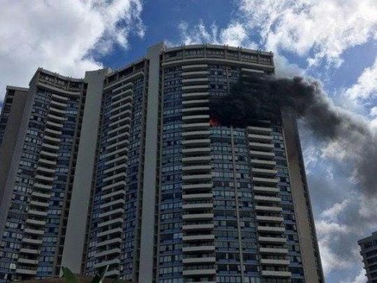 На Гавайях загорелся жилой небоскреб, есть погибшие 