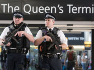 На лондонской улице найден флеш-накопитель с секретной информацией, касающейся безопасности аэропорта Хитроу 