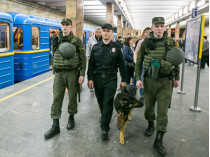 Наряд полиции в метро