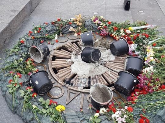 Акт вандализма в Киеве: Появились фото Вечного огня после очистки
